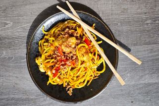 Čínský nudle po česku – levnější a chutnější než originál z bistra | Zdraví na talíři